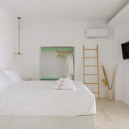 Demilia Luxury Suites Batsi  Room photo