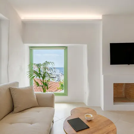 Demilia Luxury Suites Batsi  Room photo